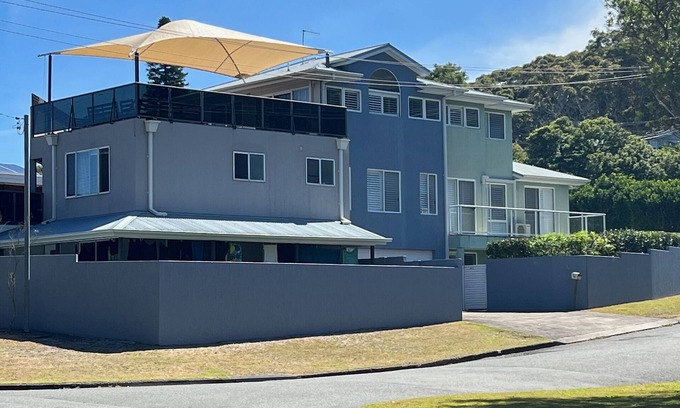 Fingal Bay House | Fingal Dawn - family friendly home, just 5 min walk from the beach!