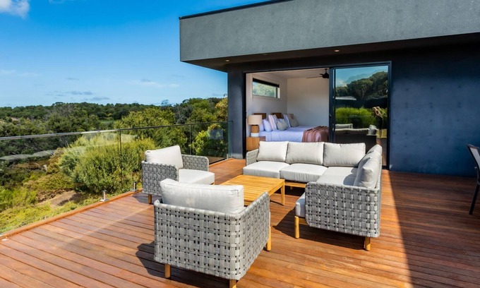 Fingal House | Fingal Haven - Panoramic views across the 6th fairway of Moonah Links' Champion's Course.