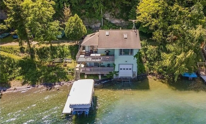 Moravia House | FingerLakes- Owasco Lake Escape