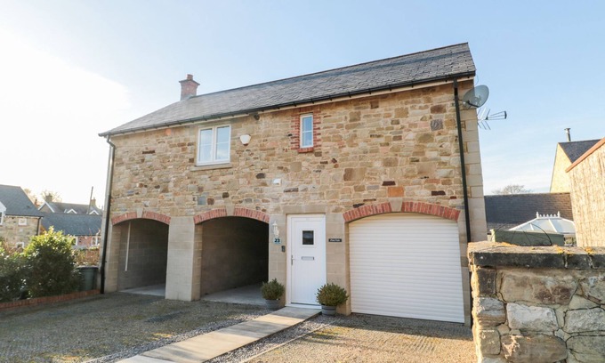 Powburn Apartment | FINN VALE, pet friendly, with a garden in Powburn
