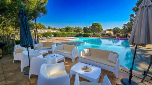 Lecci Apartment | Fiori Di Cala Rossa, Établissement CARDOGA Piscine, Mer & Montagne