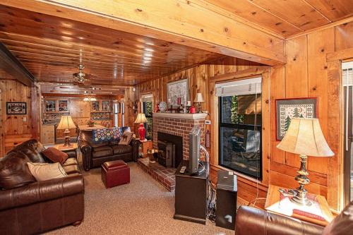 Sunnyside House | Fir Forest Cottage By Hauserman Rentals