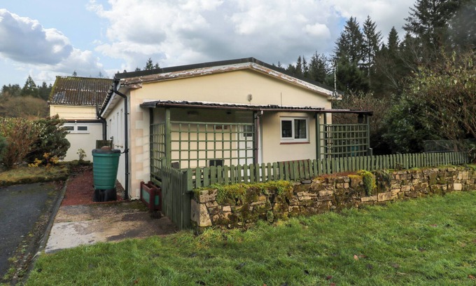 Newcastle-upon-Tyne Cottage | FIR TREE COTTAGE, pet friendly, with a garden in Otterburn
