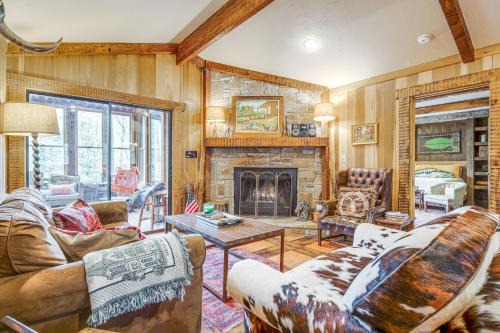 Sapphire House | Fire Pit and Lake Access Resort Home in Sapphire!