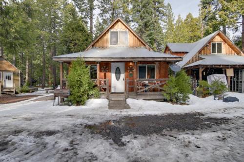 Butte Meadows House | Fire Pit and Trails On-Site Butte Meadows Retreat!
