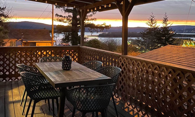 North Bend House | Fire Pit & Bay Views: North Bend Home!