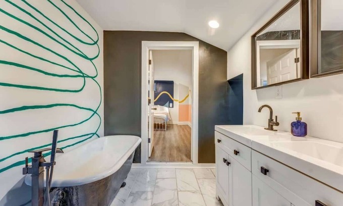 Cooper-Young Historic District House | Fire Pit l Backyard |BBQ Grill | Karaoke