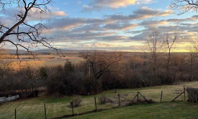 Bellefonte House | Fire Pit + Valley Views + 16 min PSU + Sleeps 6