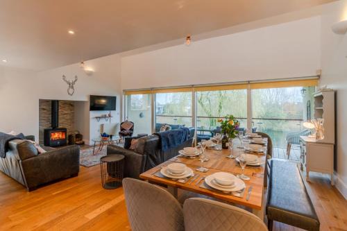 Cirencester House | Firecrest