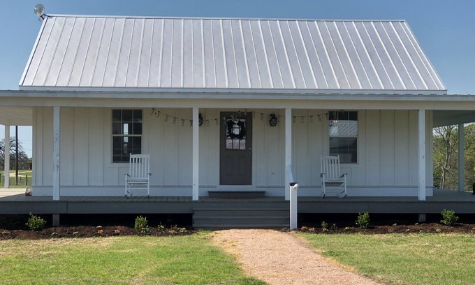 Brenham Cottage | Firefly Farms - Country Guest Cottage