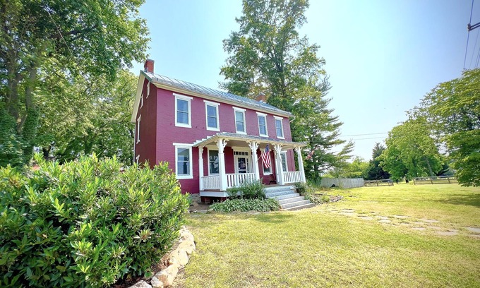 Jefferson Other | Firefly Hill - Renovated farmhouse with large backyard - sleeps 8