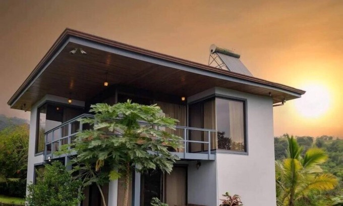 El Millon House | Firefly Retreat. A Hilltop Retreat with Swimming Pool & Great Rainforest Views!