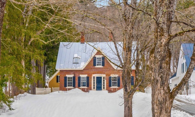 Woodstock House | Fireplace, Library | 21 Mountain Ave, Woodstock*