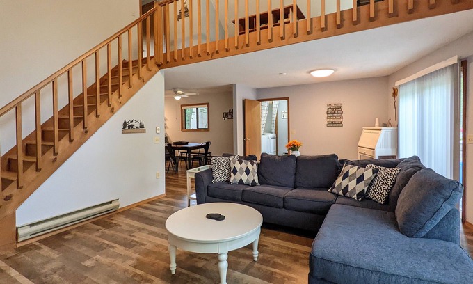 Tobyhanna Ski Chalet | Fireside Chalet by *Hiking * Casino * Water Park * Wineries & Breweries*!