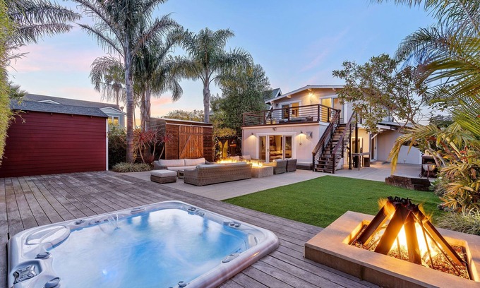 Opal Cliffs House | Fireside in Cozy Pleasure Point