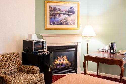 Bangor Hotel | Fireside Inn and Suites Bangor