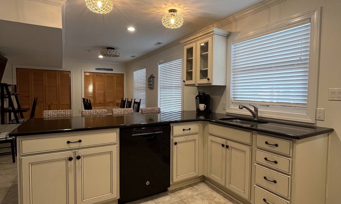 Townsend's Inlet House | First Floor Duplex Southend