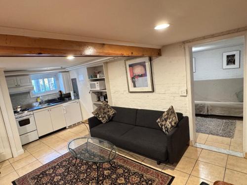 North Cleveland Park Apartment | First Floor One Bedroom Apartment with Full Kitchen & Bath