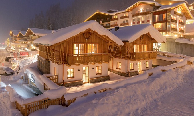 Zauchensee Ski Chalet | First Peak Luxury Chalet w. Sauna