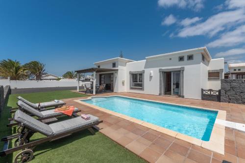 Montana Roja Apartment | First Row Villa en La Goleta