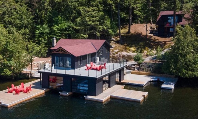 Port Carling Cottage | FIRST SUMMER AVAILABLE FOR RENT! nRenovated 3 Bedroom Boathouse on Lake Rosseau