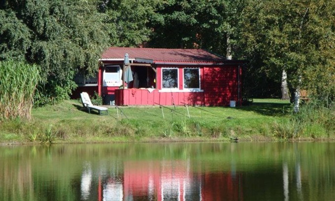 Detern Apartment | Fischerhütte - Ferienhof Am Birkensee, 55125