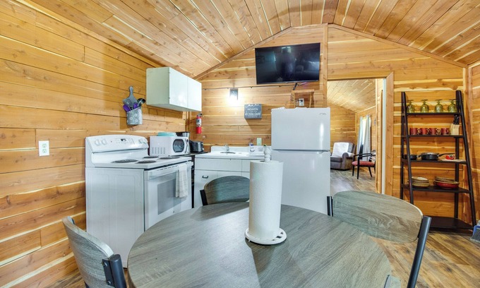 Lakeview Cabin | Fish & Boat: Angler's Cabin 2 Mi to White River