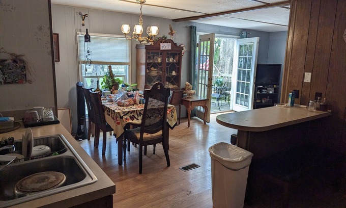 Russellville House | Fish house on canal at lake Moultrie sc private landing