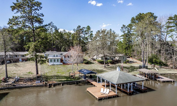 Eatonton House | Fish Tale Cove at Lake Sinclair, Spacious Family-Pet Friendly Retreat with dock