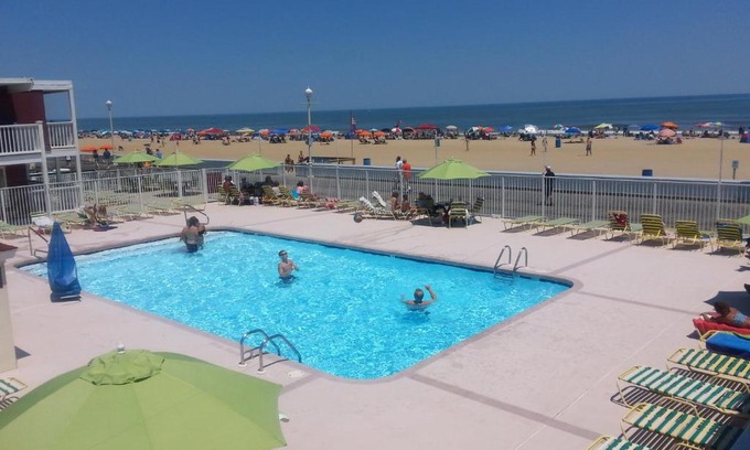 Ocean City Hotel | Fish Tales Boardwalk Inn & Ocean Mecca Motel