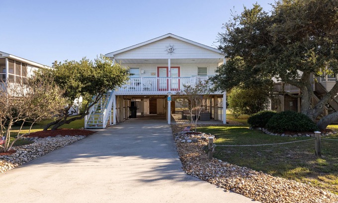 Nags Head Cottage | Fish Wish Cottage (MP 10): Centrally Located to Everything OBX!