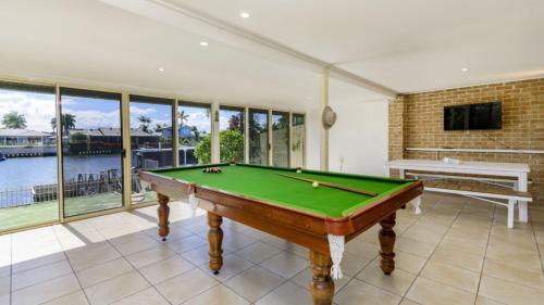 Banksia Beach House | 'fisherman's Dream On The Canal'