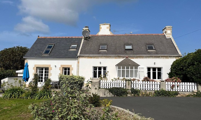 Plogoff House | Fisherman's house/Penty in Plogoff with terrace, garden and sea view near the beach