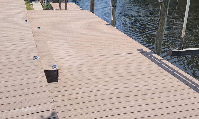 Homosassa House | Fisherman's Paradise w/Waterfront and 2 KING suites. Bring your boat! 40' dock