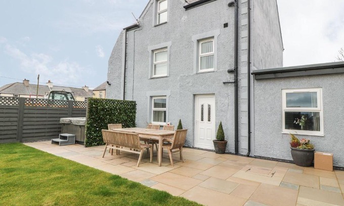 Malltraeth House | Fishermans Cottage