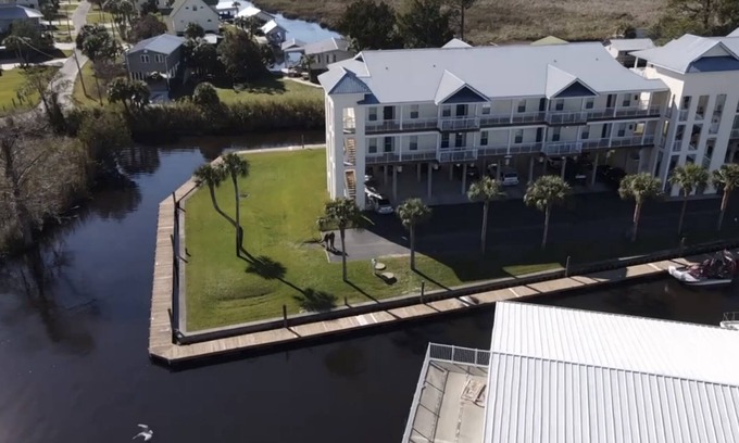 Suwannee Condo | Fisherman’s Dream - condo on canal where the Suwannee meets the Gulf