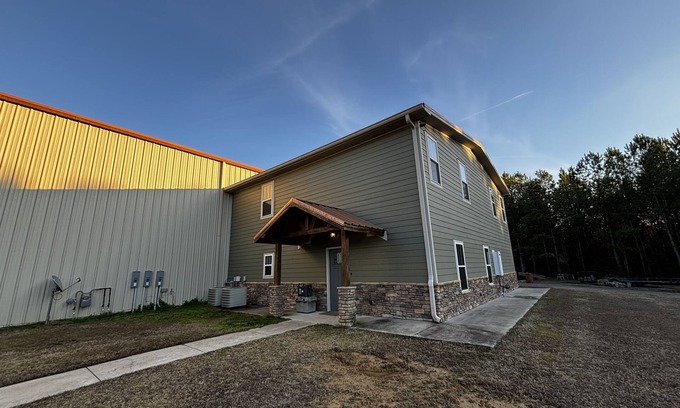 Guntersville House | FISHERMAN’S PARADISE - indoor heated & cool parking for trucks and boatsnnn