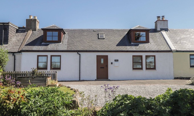 Ardersier Cottage | FISHERS COTTAGE, family friendly, with open fire in Ardersier