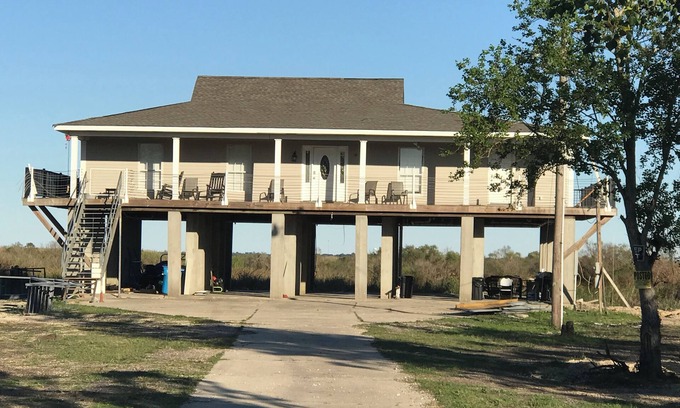 Delacroix House | Fishing camp in Reggio LA 5 minutes from hope dale and Delacroix