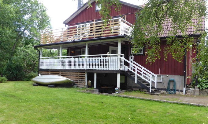 Urshult House | Fishing with friends / family in comf. gr. House with sauna by the lake Asnen