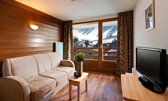Hauteluce Apartment | Fitness, swimming pool, terrace, balcony, tv, 30m², Les Saisies
