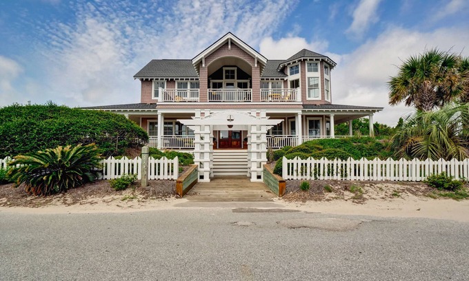Bald Head Island House | Five bedroom home on Bald Head Island's East Beach, make your next island getawa