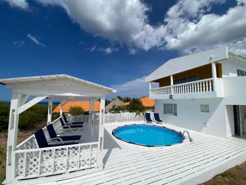 Grote Berg House | Five Bedroom Villa with Swimming Pool