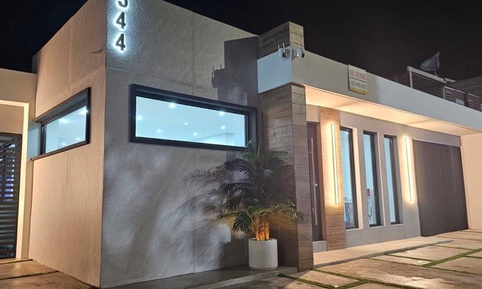 Sabana Abajo House | Five-Minute Elegance 2.0 Pool & Quick Strip Access