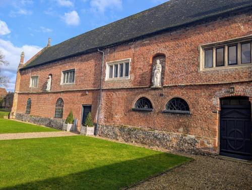 Brampton House | Five Star Luxury - Oxnead Hall