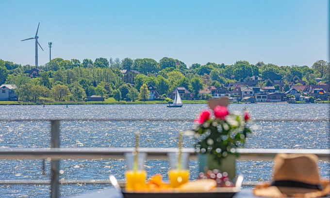 Schleswig Apartment | Fjord berth 5 - balcony, garden furniture, underfloor heating, shower, desk