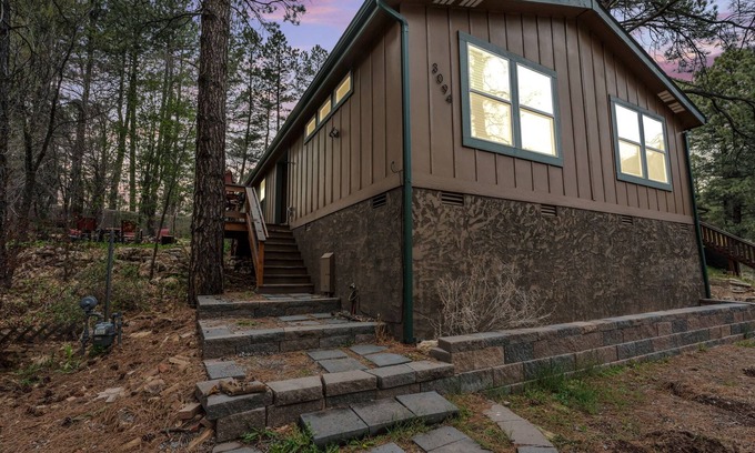 Kachina Village House | Flagstaff Cabin in the Woods w/BBQ & Firepit