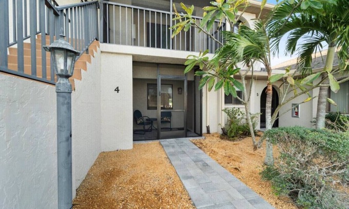 Pelican Condo | Flamingo Fun Condo in Cape Coral