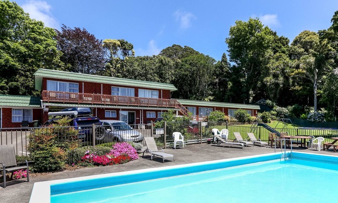 New Plymouth Hotel | Flamingo Motel
