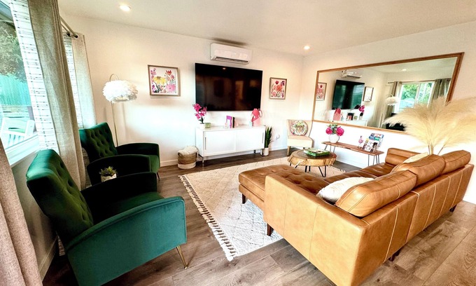 Atascadero House | Flamingo Oasis - Next to the Atascadero lake/park/zoo!